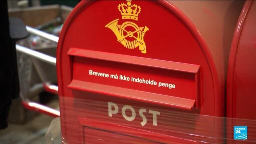 Video thumbnail for Danish Post bids farewell to paper mail after 400 years
