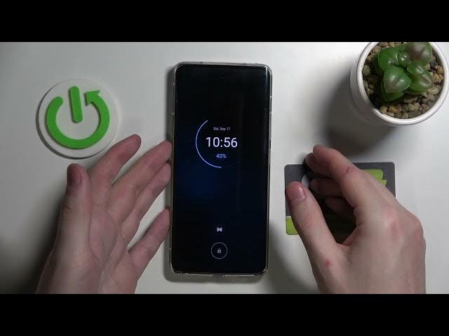 Video thumbnail for MOTOROLA Edge 30 Fusion - Hand Size Comparison