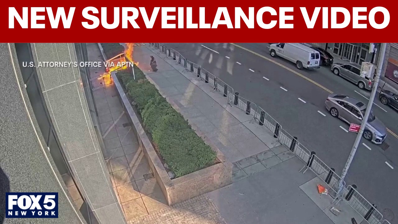 Video thumbnail for New video shows man lighting fire outside 26 Federal Plaza