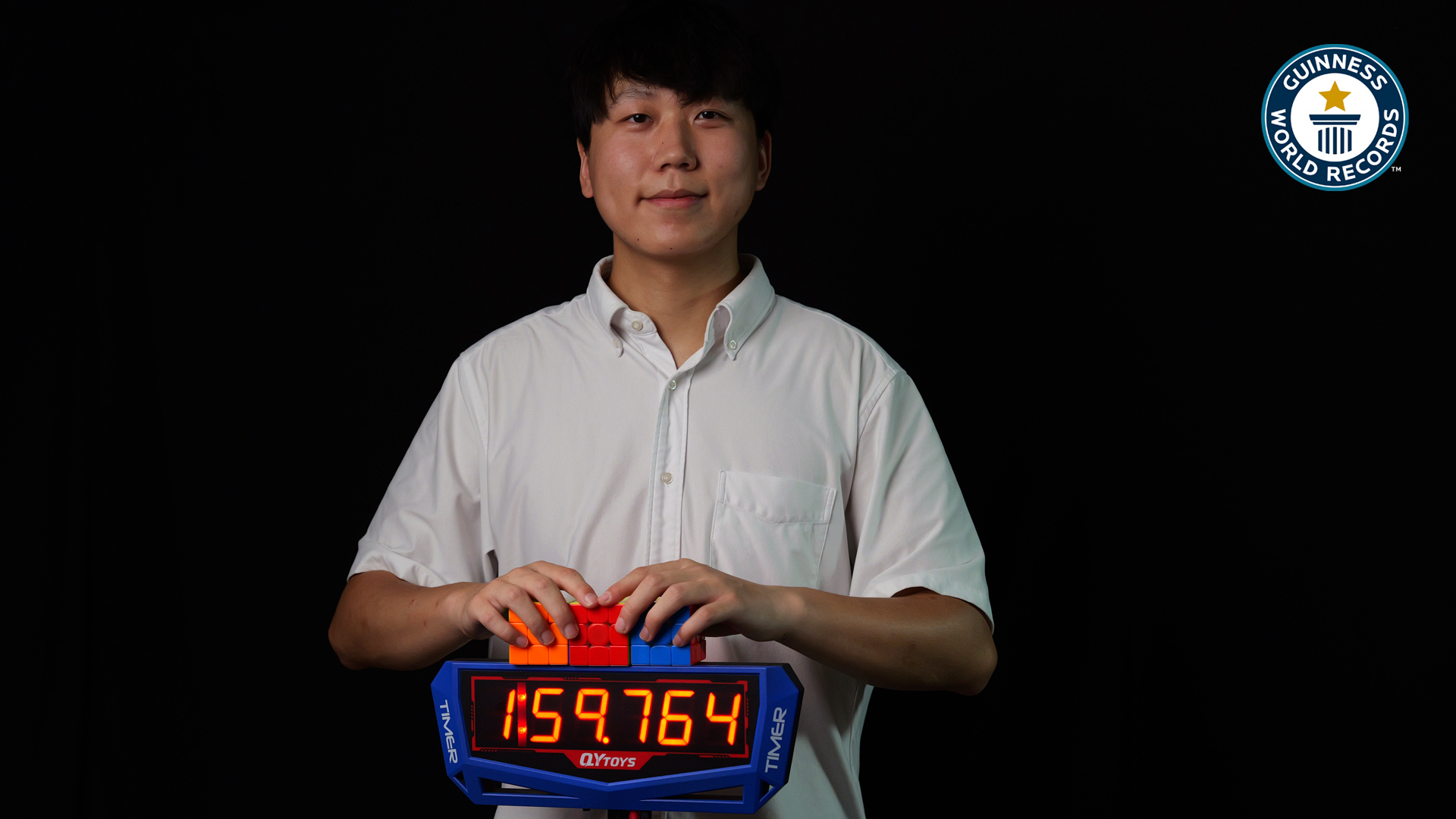 'Video thumbnail for Young Chinese juggler amazes with rotating puzzle-solving skills'