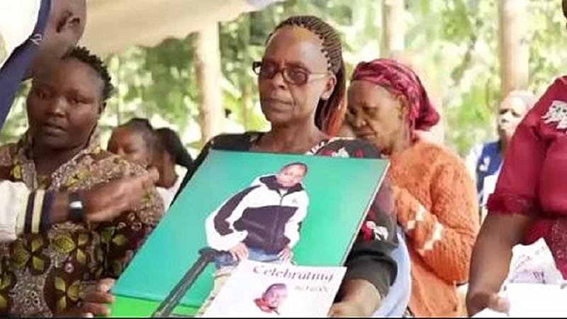 Video thumbnail for Symbolic funerals highlight kenyan losses in Russian military conflict