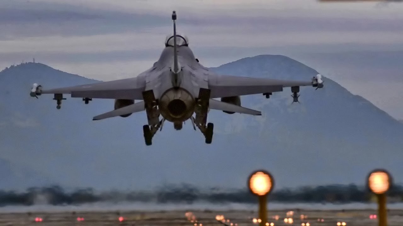 Video thumbnail for F-16s Takeoff & Land • View From Behind The Runway