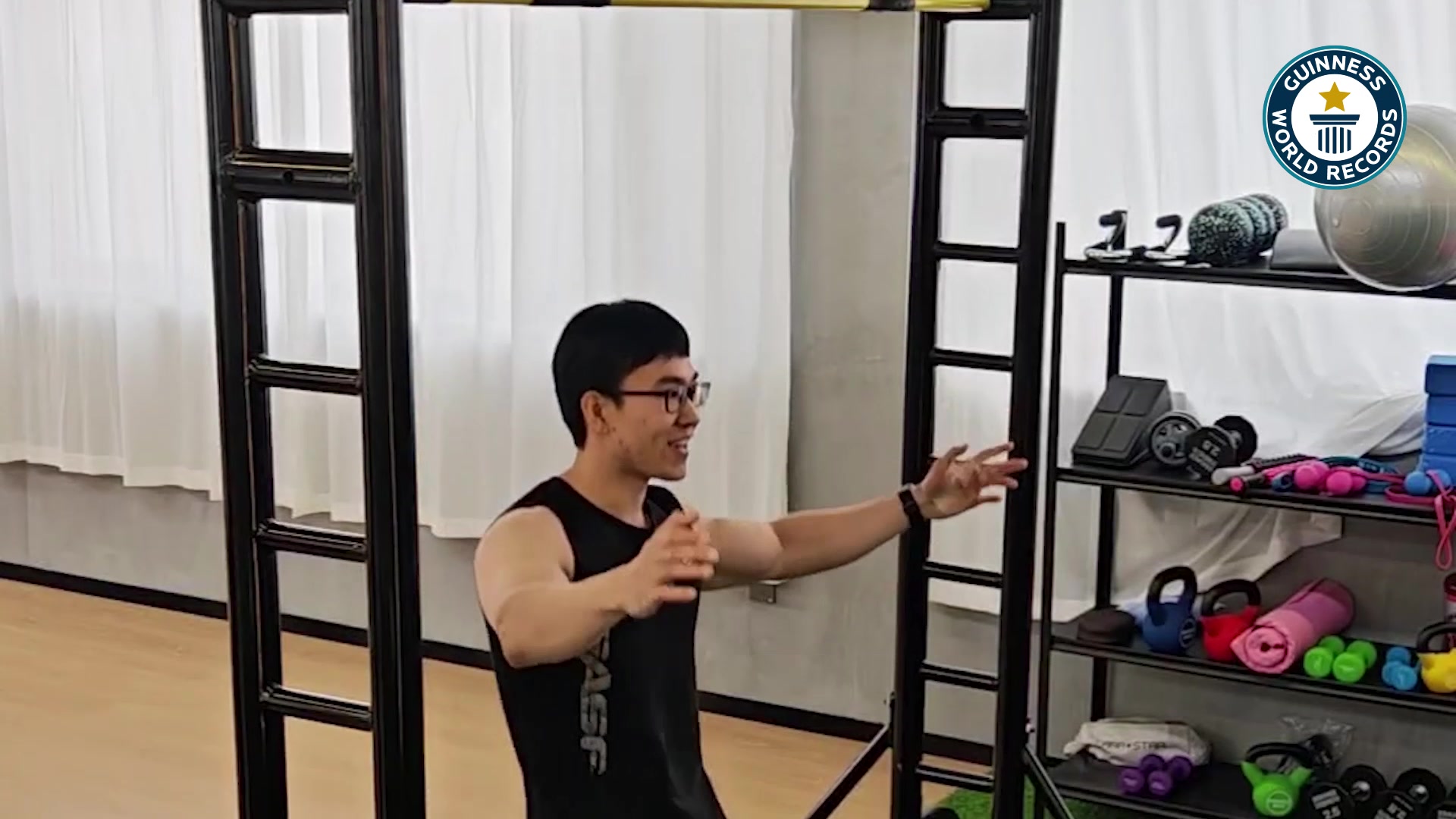 Video thumbnail for 138 Pull Ups in Three Minutes World Record