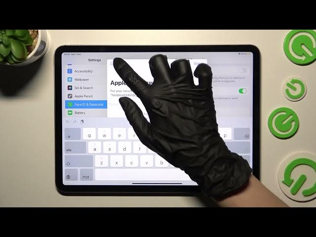 Video thumbnail for How to Lock the Screen with a Passcode on the iPad Pro 11'' 2022 - Add a Screen Lock