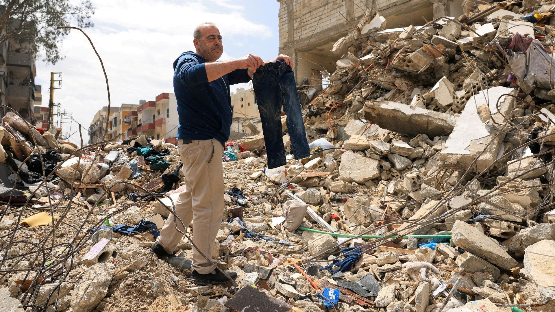 Video thumbnail for Amnesty urges war crimes probe into deadly Israeli strikes in southern Lebanon