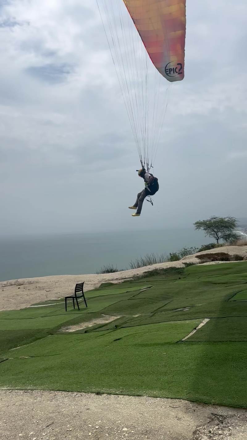 Video thumbnail for Paraglider Nails Incredible Precision Landing onto a Chair