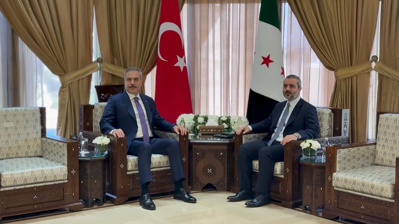 Video thumbnail for Syria: Turkish foreign minister meets Syrian counterpart in Damascus.