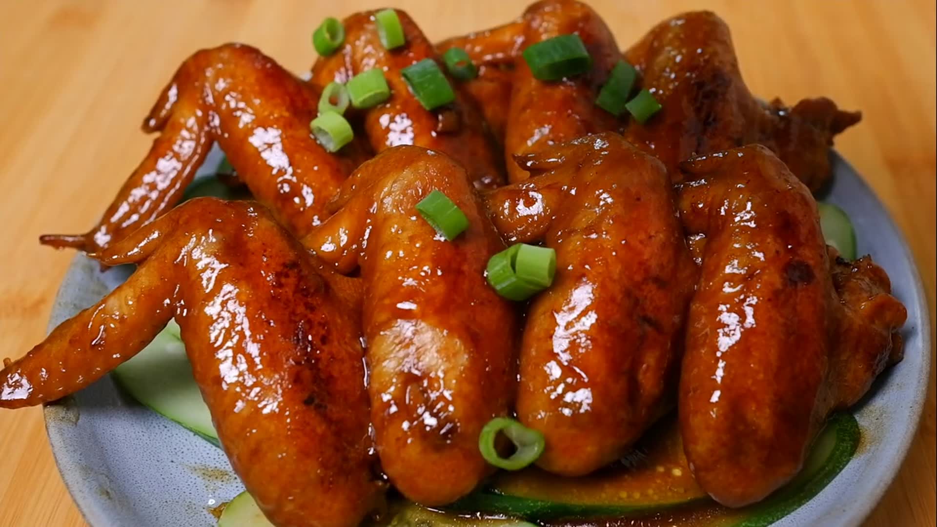Video thumbnail for Easy Chicken Wings Recipe