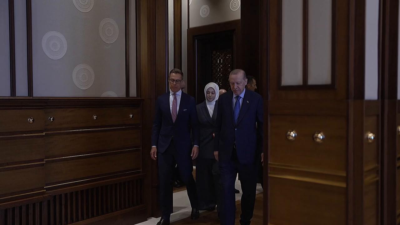 Video thumbnail for Türkiye: Turkish, Finnish presidents meet on sidelines of NATO summit in Ankara.