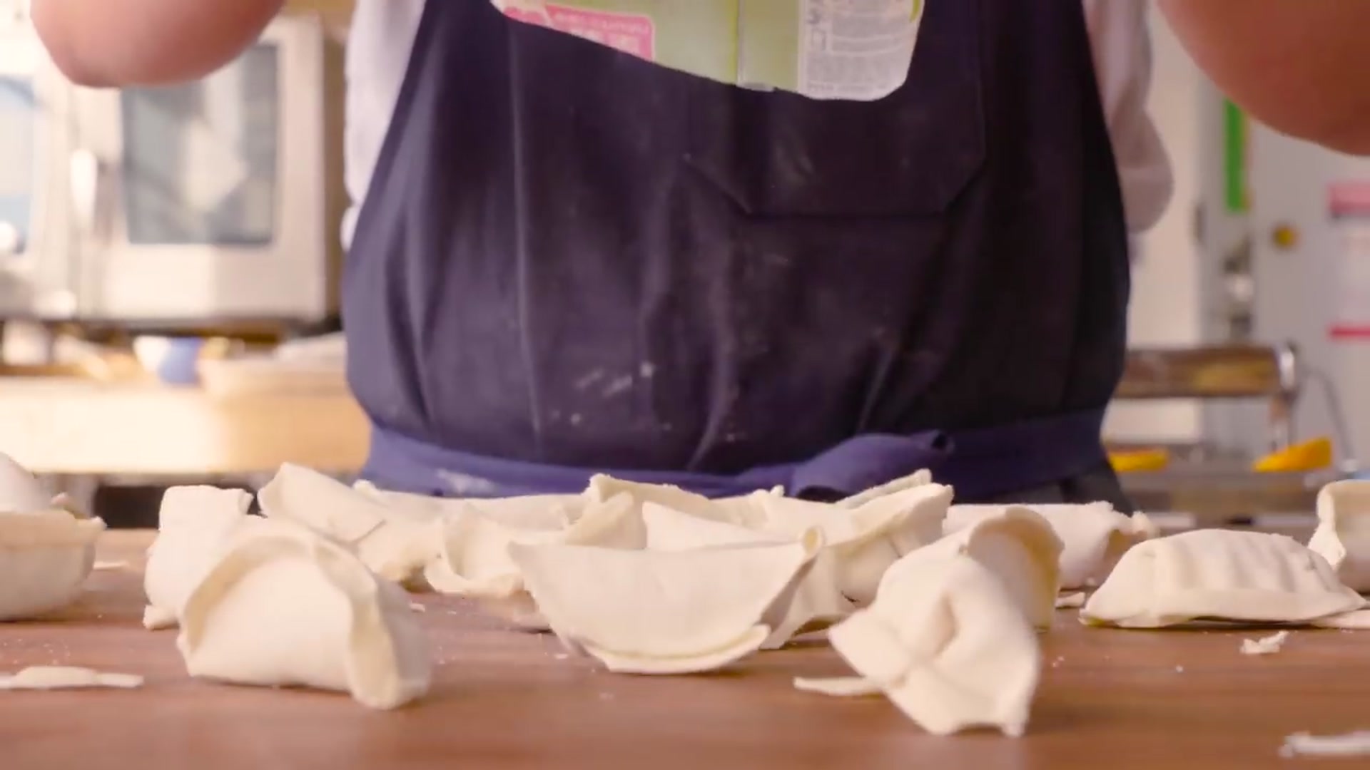 Video thumbnail for How to Make Chinese Dumplings (Jiǎo Zi)(720P_HD)