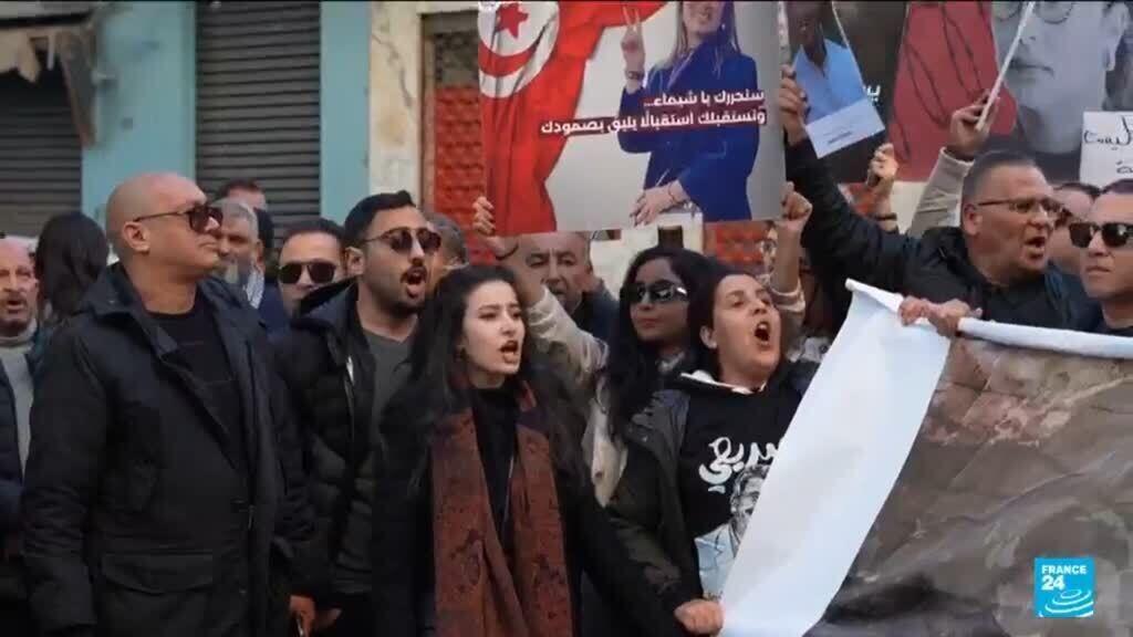 Video thumbnail for Hundreds of Tunisians march trough Tunis against Kais Saied's crackdown on opposition