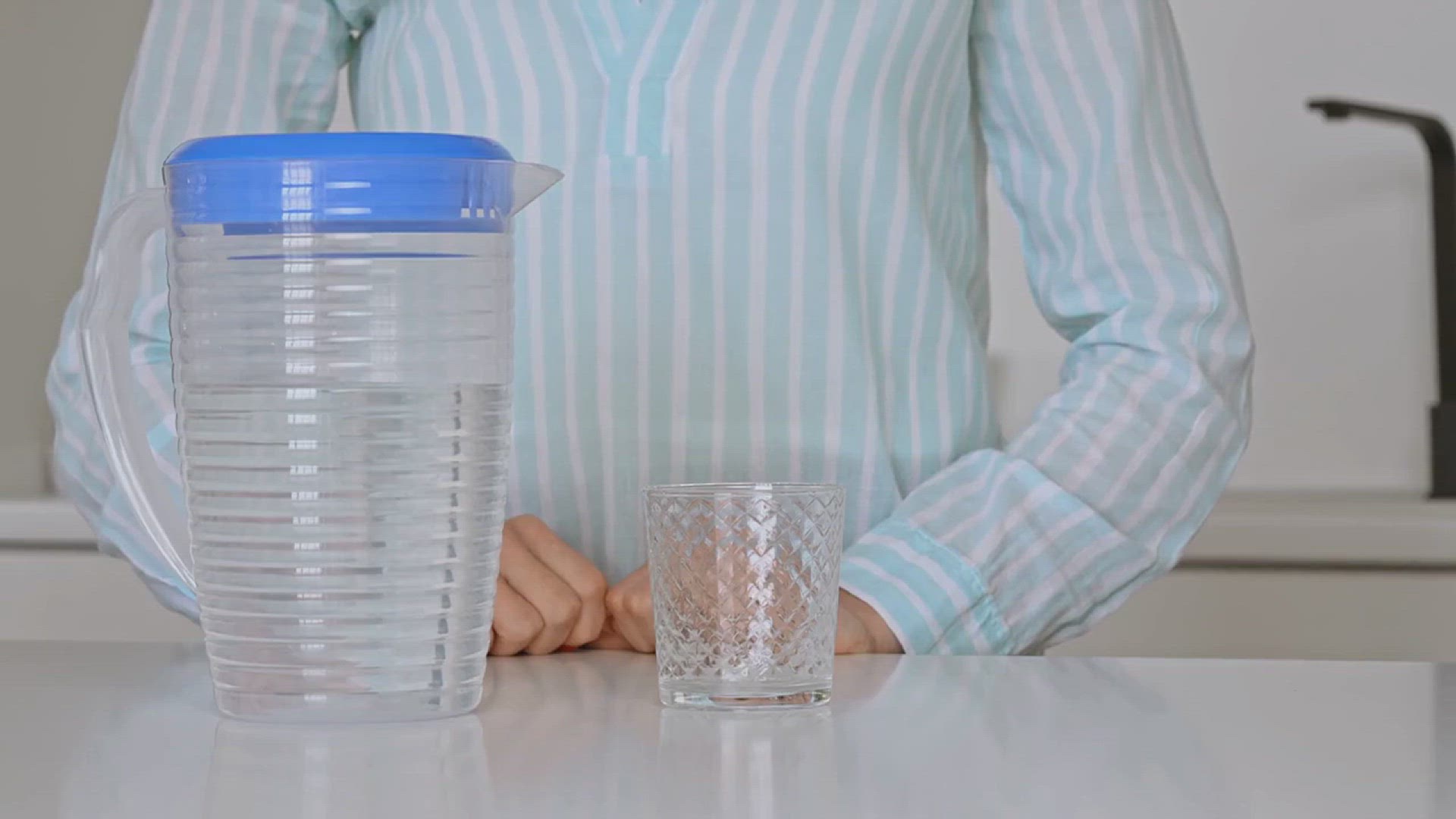 'Video thumbnail for How to Make a DIY Leaf Polish for Your Indoor Plants'