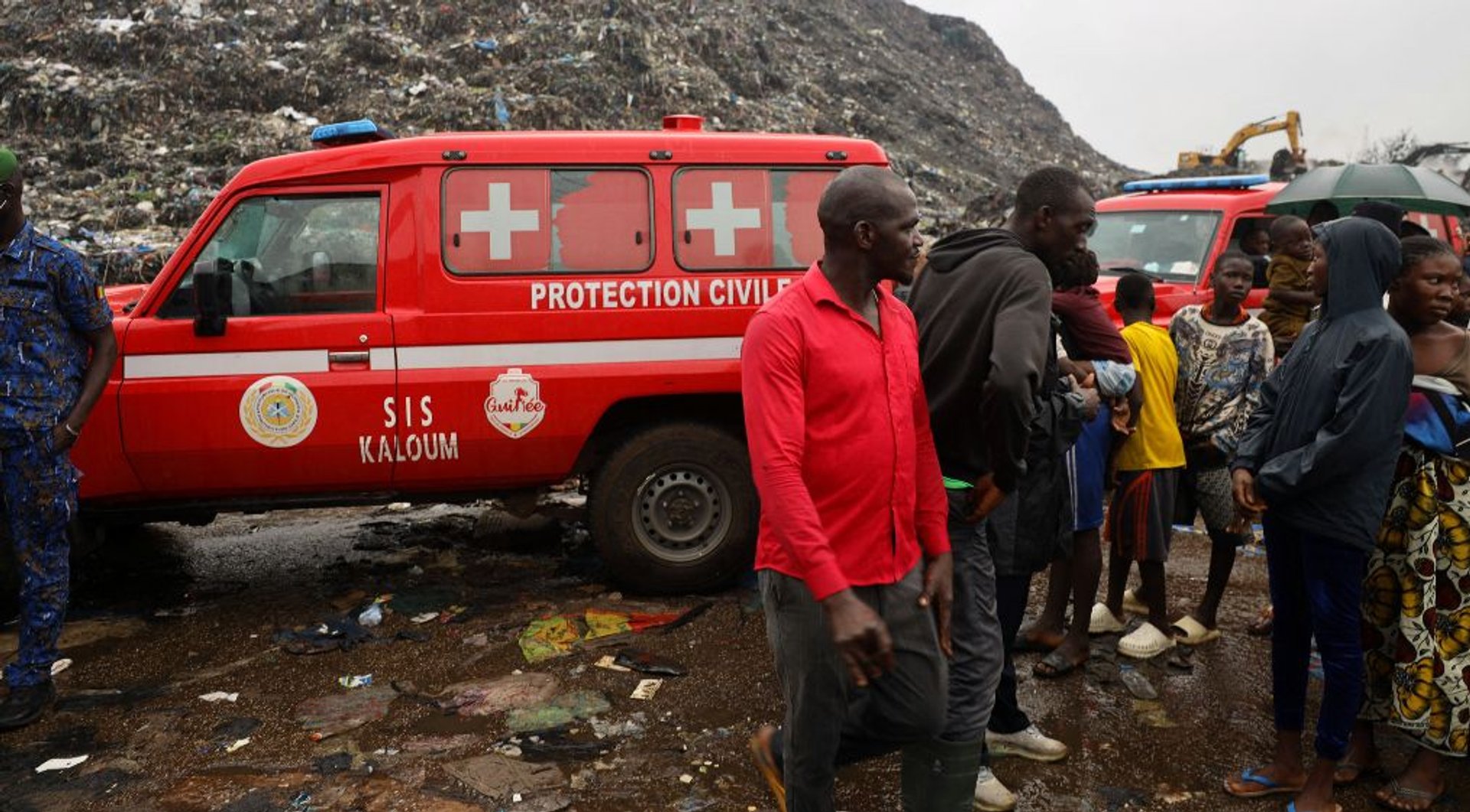 Video thumbnail for Landfill collapse in Guinea kills at least 30 people
