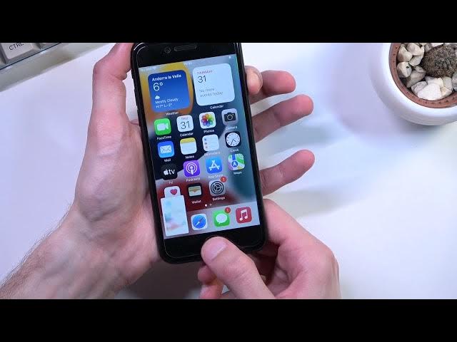 Video thumbnail for How to Take Screenshot on iPhone SE 2022 | Capture Screen Instructions & Find Screenshot Folder