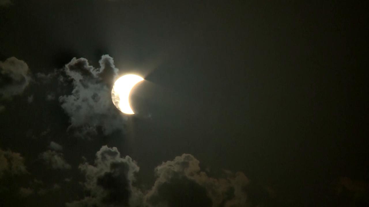 Video thumbnail for Morocco: Moroccans gather in Rabat to watch partial solar eclipse.