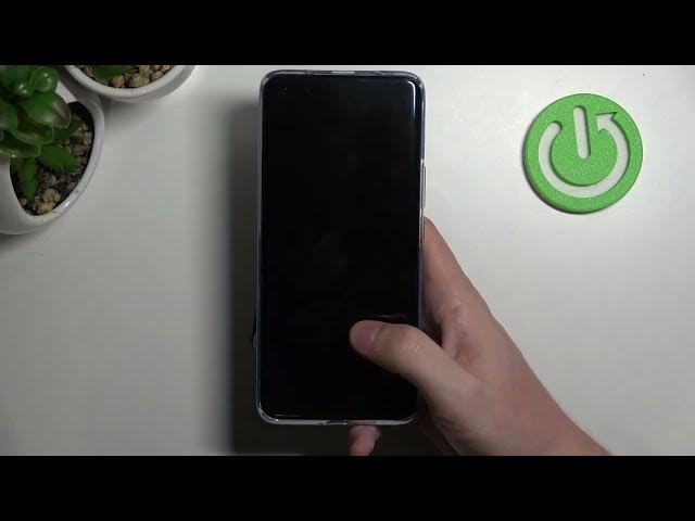 Video thumbnail for Honor Magic 4 Pro - Hand Size Comparison