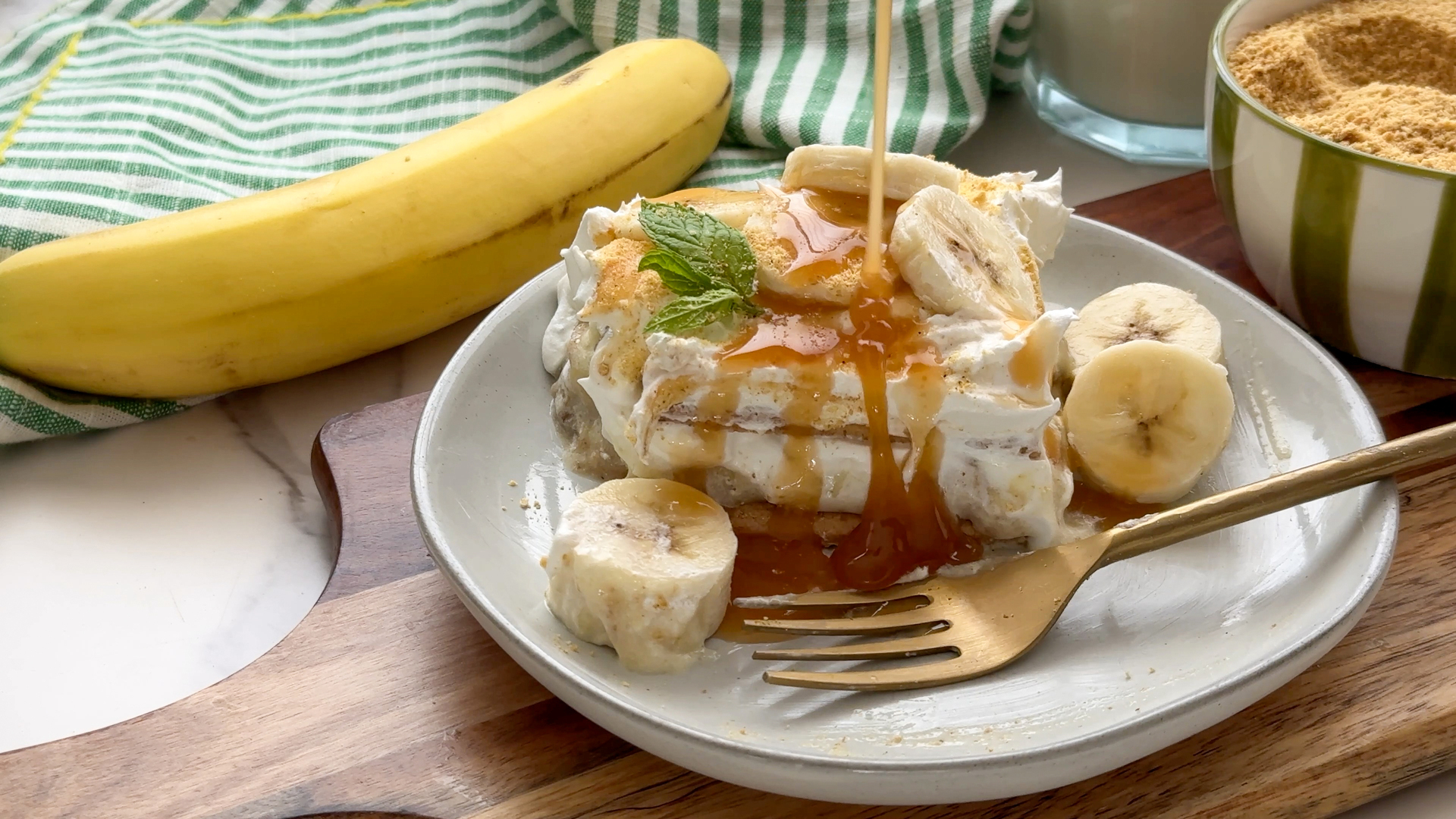 Video thumbnail for Caramel Banana Icebox Cake Recipe
