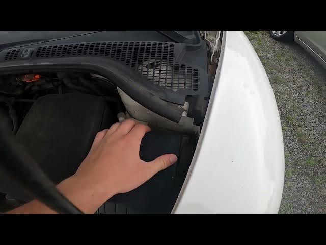 Video thumbnail for Where is Fuse Box Under the Hood in Skoda Octavia II ( 2004 – 2013 ) - Find Fuse Box