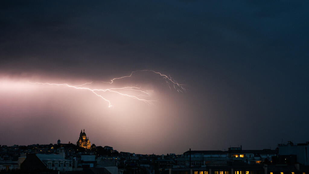 Video thumbnail for Violent storms rip through Paris