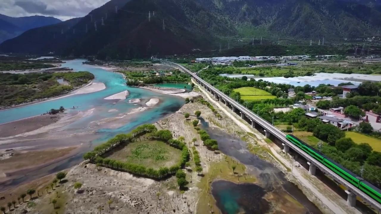 Video thumbnail for China: Qinghai-Xizang Railway transports 100 million passenger trips in two decades.