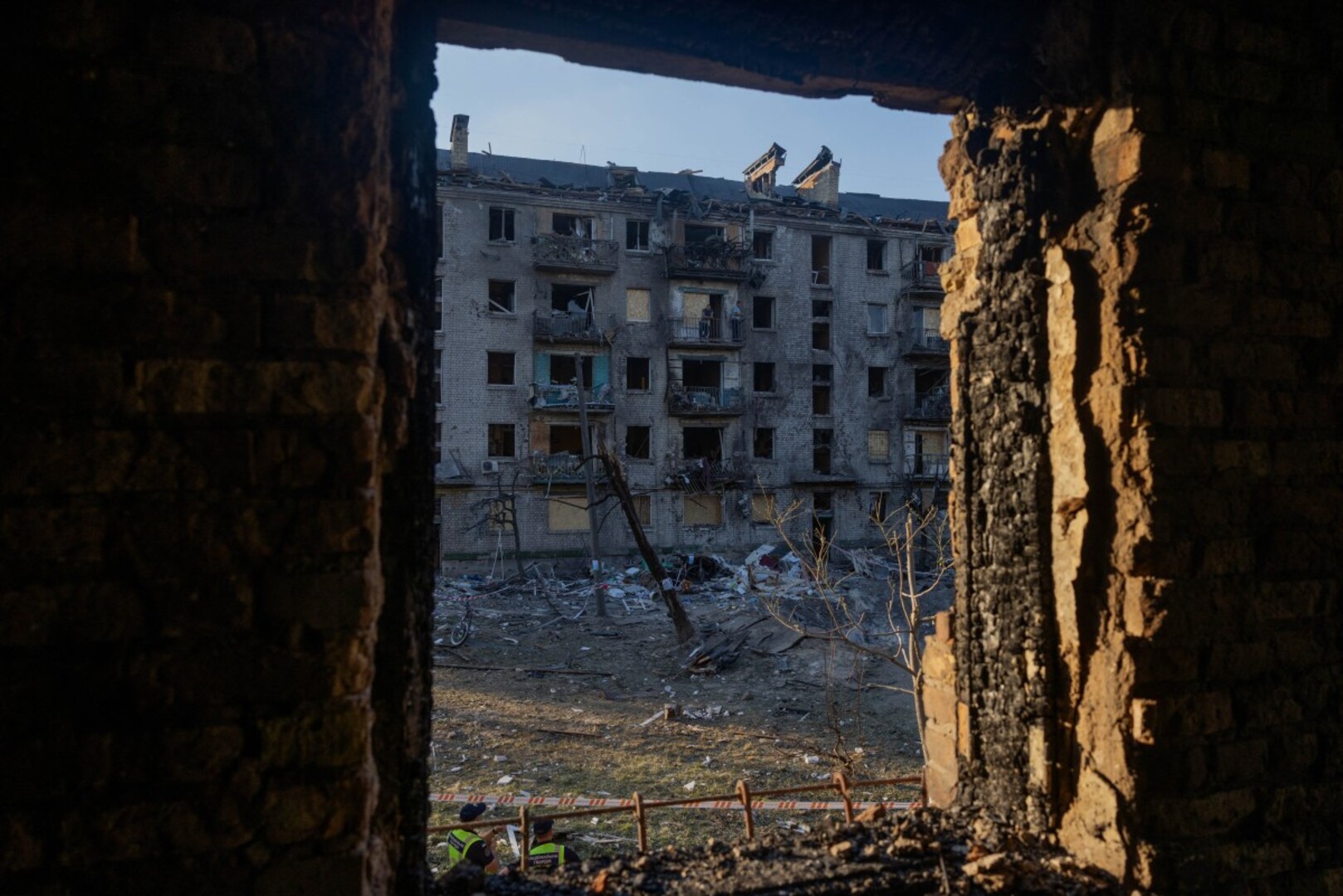 Video thumbnail for Russia launches deadly strike on Kyiv: Zelenskyy urges faster air defence support