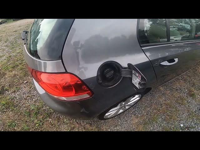 Video thumbnail for How to Open Gas Tank in Volkswagen Golf VI ( 2008 - 2016 ) - Unlock Fuel Filler