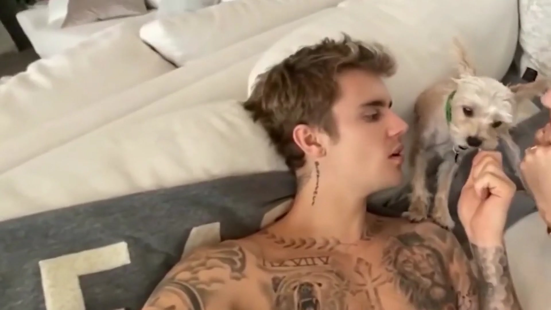 Video thumbnail for How Justin Bieber and Hailey Baldwin invest their wealth wisely