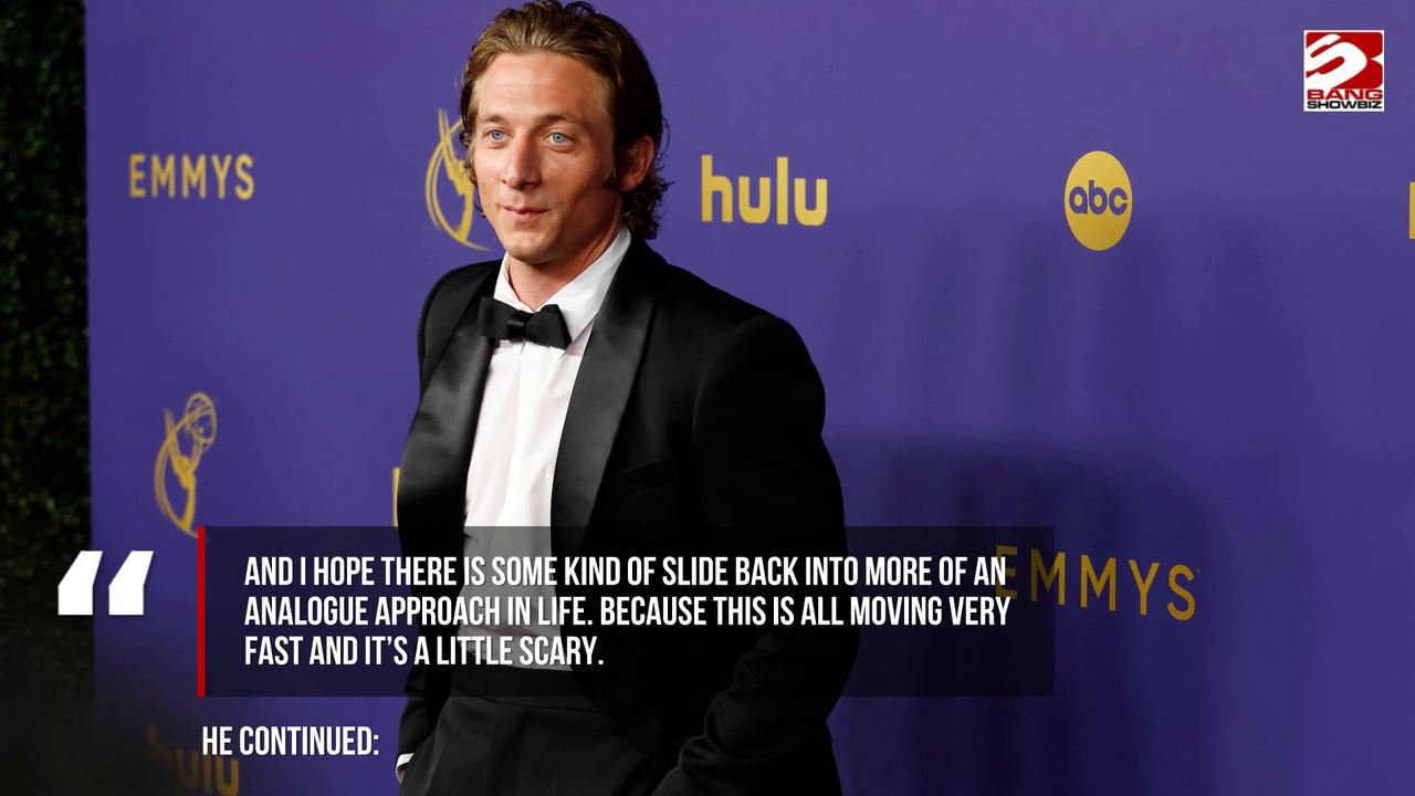Video thumbnail for Jeremy Allen White supports social media ban for kids