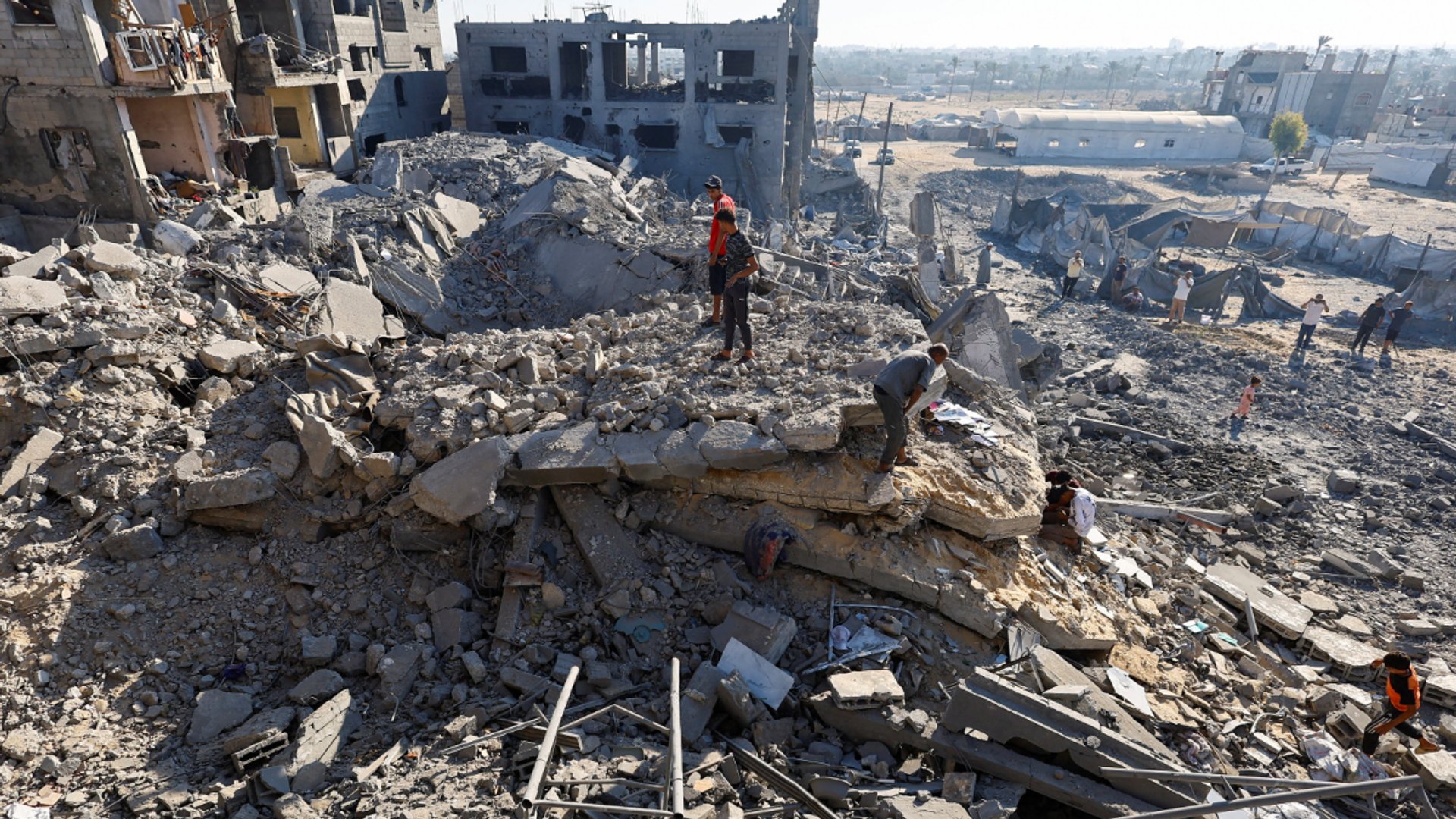 Video thumbnail for Israeli attack on central Gaza: Strike kills a Palestinian child, injuring others