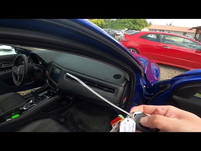 Video thumbnail for How to Turn Passenger Airbag On or Off in Honda HR-V II ( 2015 – 2021 )