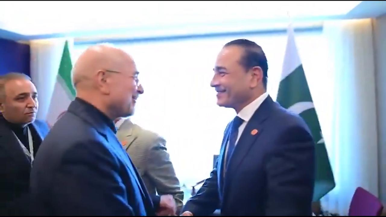 Video thumbnail for Switzerland: Pakistani delegation meets Iranian delegation in Switzerland.