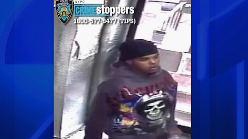 Video thumbnail for Trio on the run after robbing moped from man in Fordham