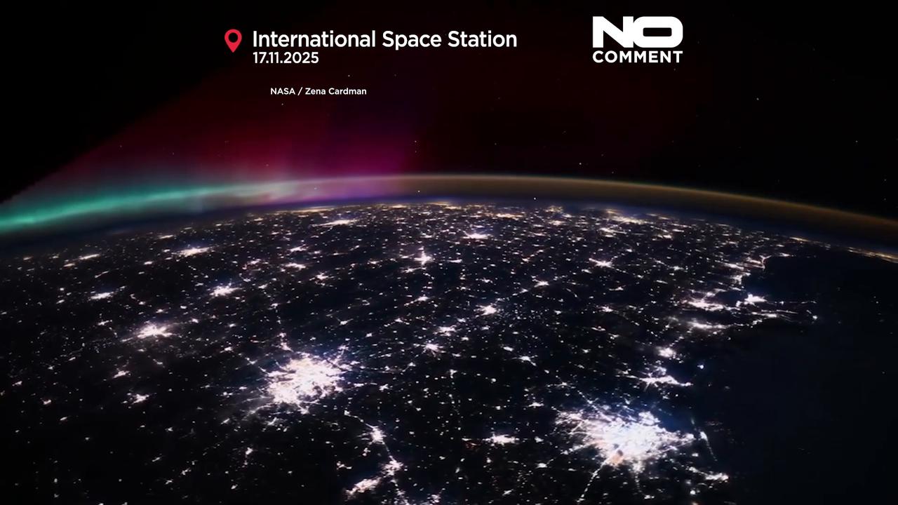 Video thumbnail for NASA astronaut captures Northern Lights from space
