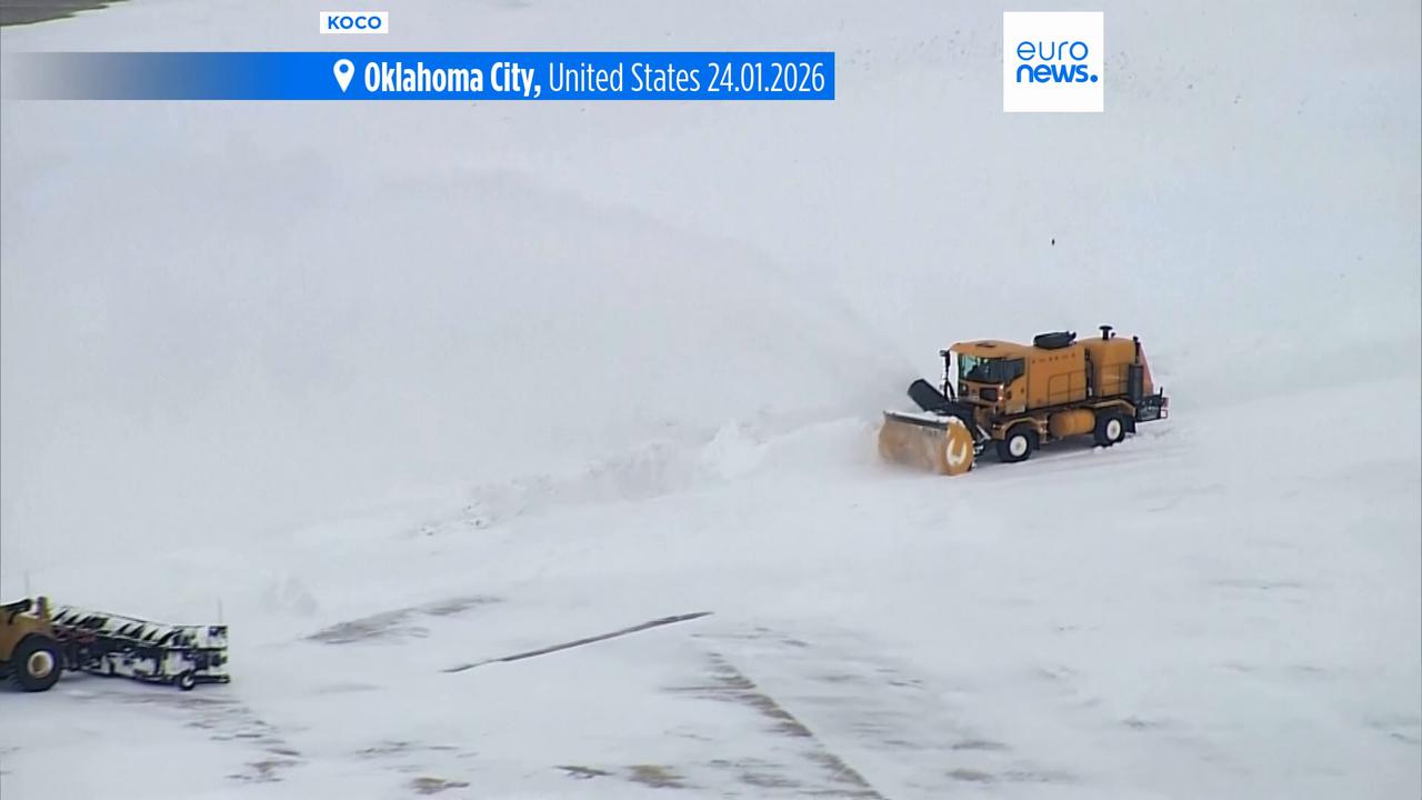 Video thumbnail for Historic winter storm kills 10 across the United States as disruptions persist