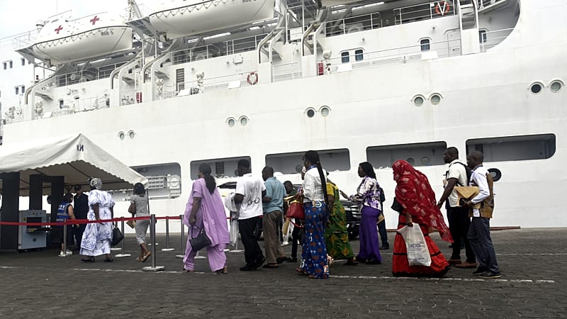 Video thumbnail for Chinese navy ship brings free care and medicines to Abidjan