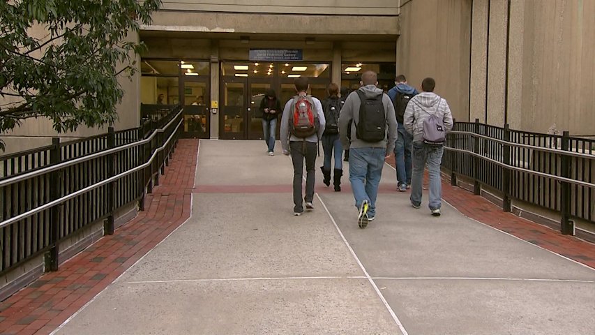 Video thumbnail for Hofstra faculty union members threaten strike before first day of classes