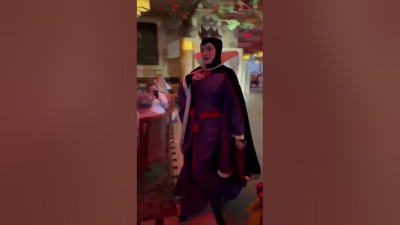 Video thumbnail for Storybook Dining with Snow White and Company at Walt Disney World