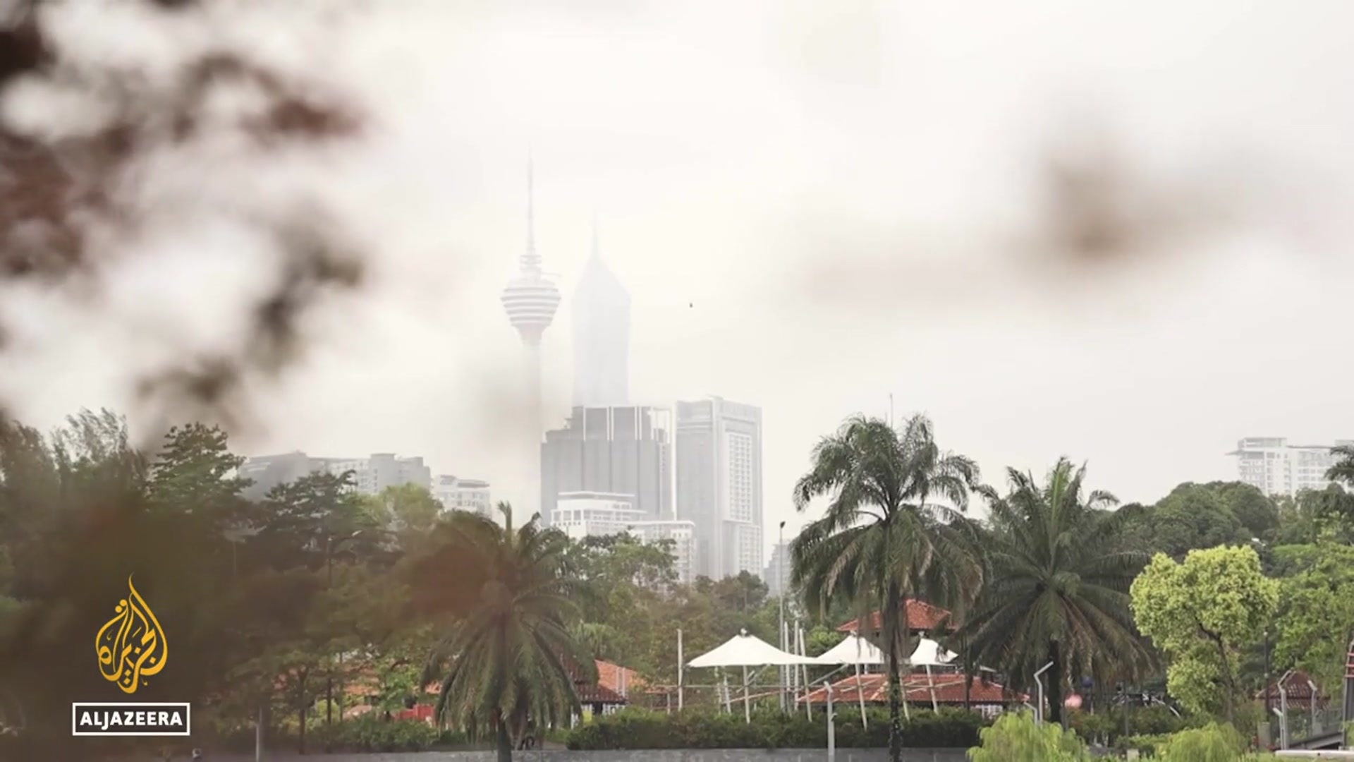 Video thumbnail for Malaysia urges Indonesia to curb forest fires as toxic haze shuts schools