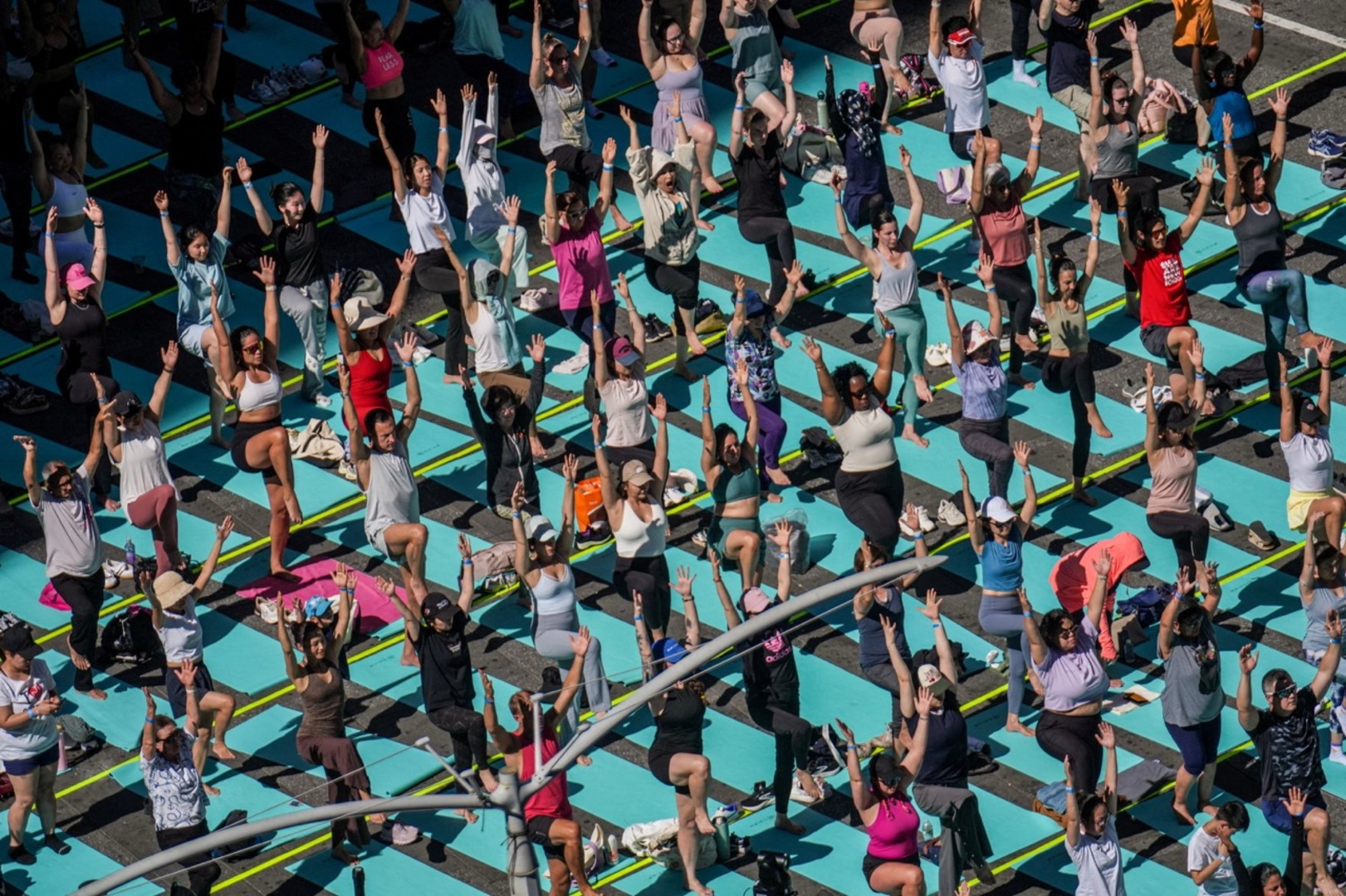 Video thumbnail for New York City welcomes the summer solstice with Times Square yoga