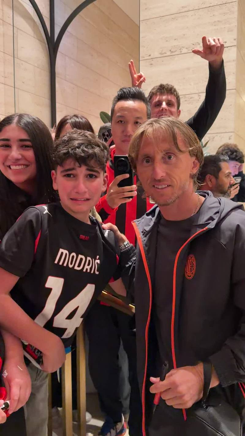 Video thumbnail for Emotional Young Fan Meets Football Hero in Perth