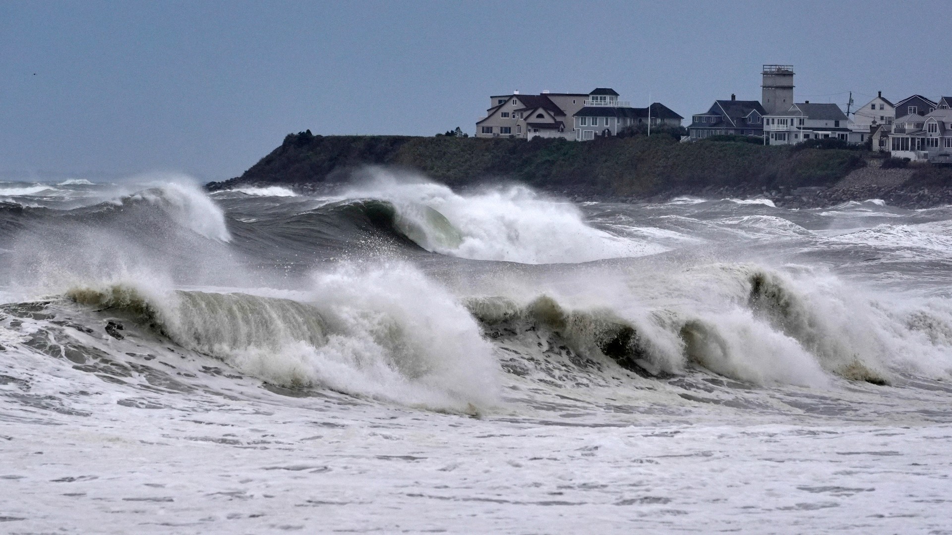 Video thumbnail for 1 reported dead in powerful storms hitting Northeast, mid-Atlantic