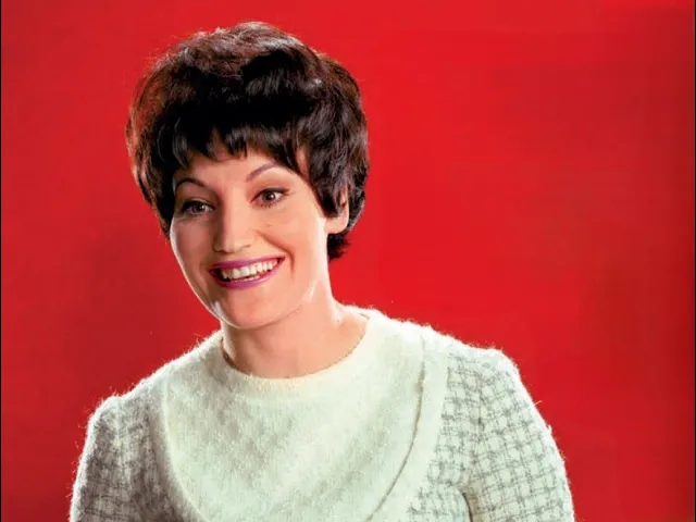 Video thumbnail for 4 pjevačke dive