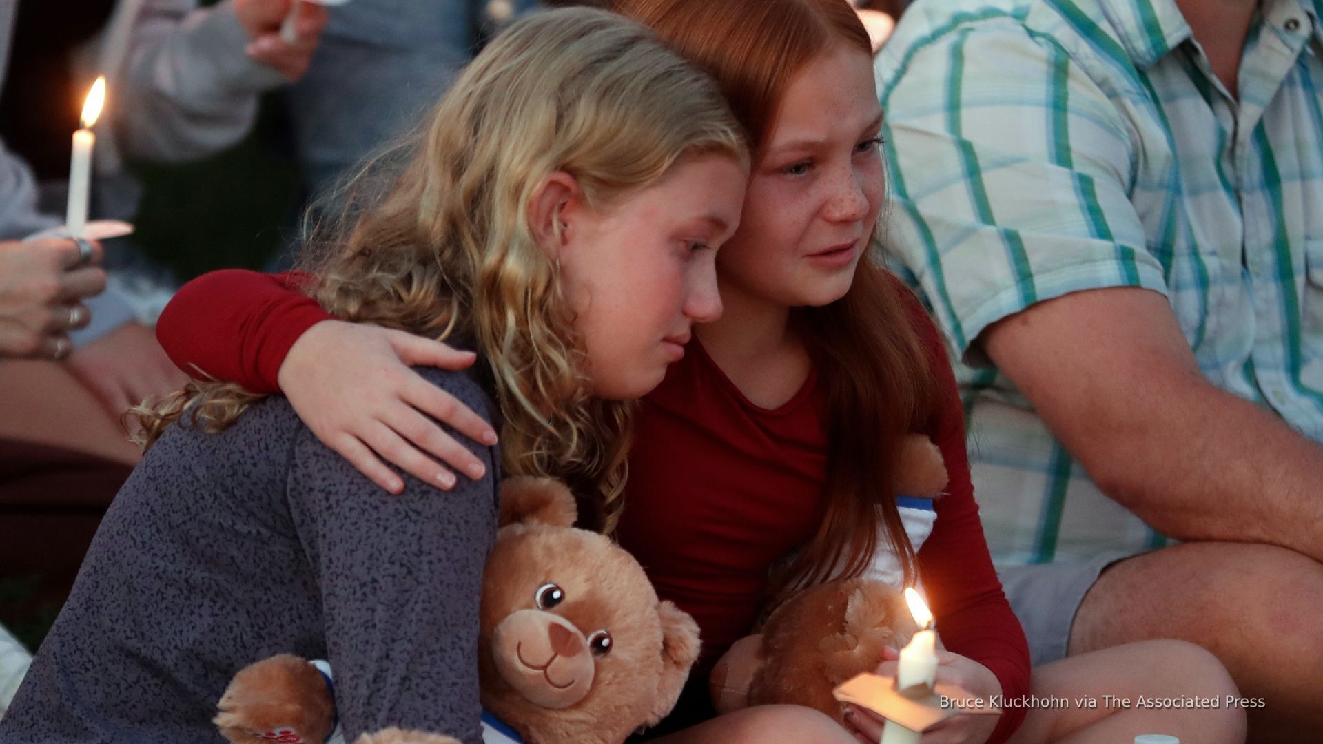 Video thumbnail for Minneapolis mourns after Catholic school shooting, ‘Alligator Alcatraz’ empties out: Unbiased Updates, Aug.