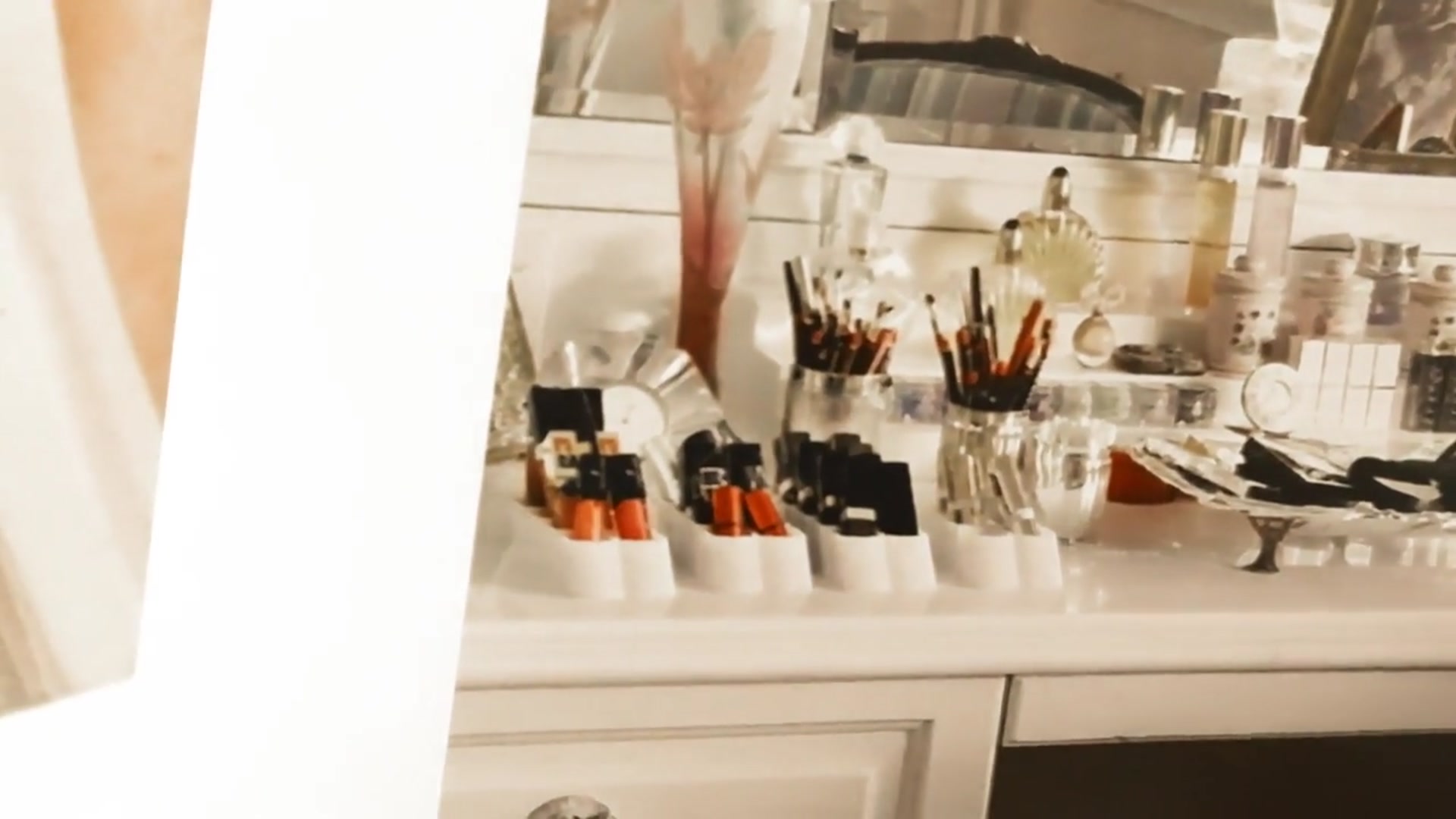 'Video thumbnail for What's on Elizabeth Taylor's Dressing Table'