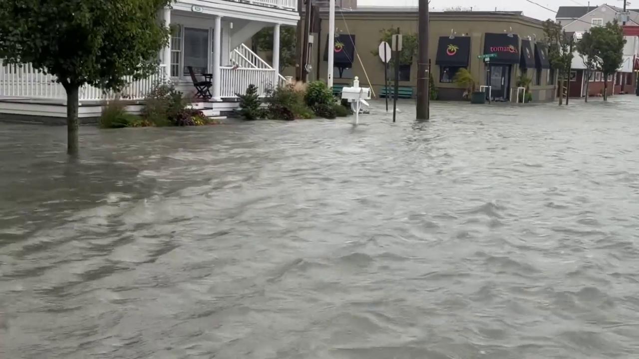 Video thumbnail for US: Storm Surge Floods Boardwalk Just An Hour Before High Tide.