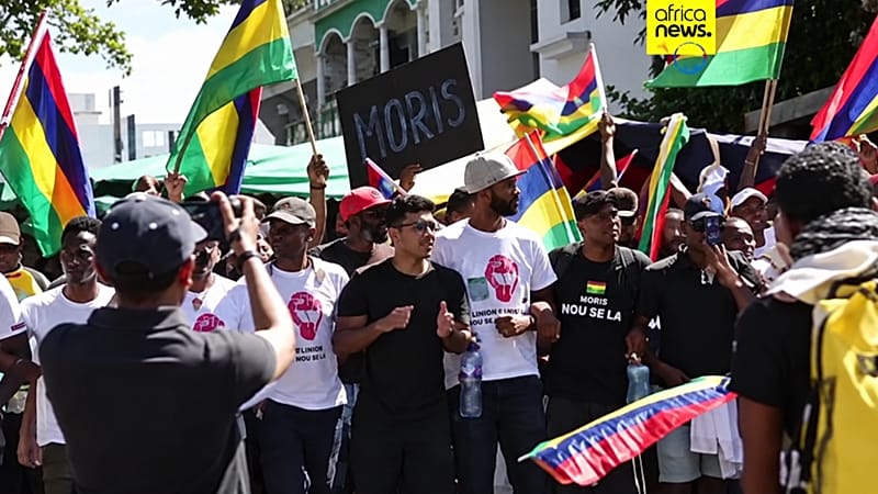 Video thumbnail for Mauritius extends curfew after protests turn violent