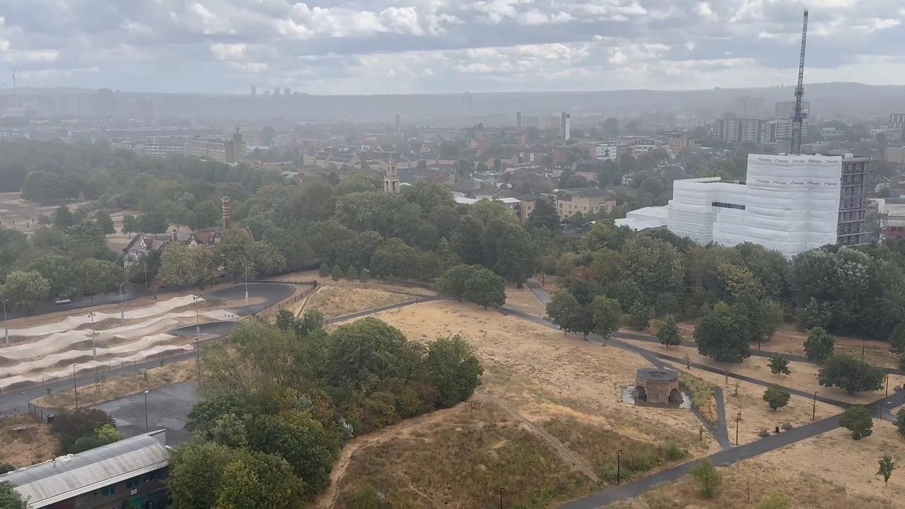 Video thumbnail for US: Notable rainfall seen in London for two consecutive days after 58 days.