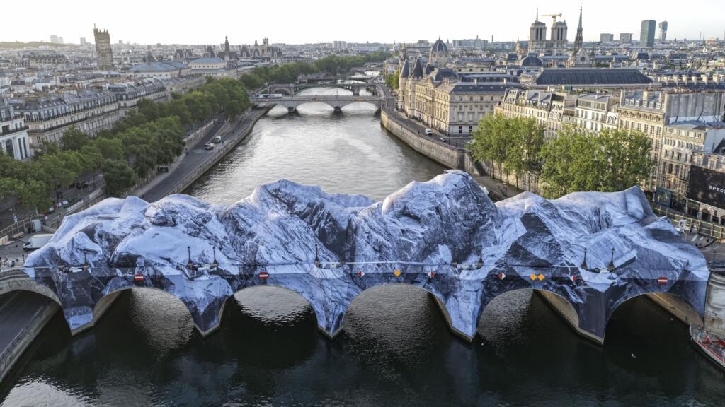 Video thumbnail for After a long wait, JR's Pont Neuf installation opens to the public