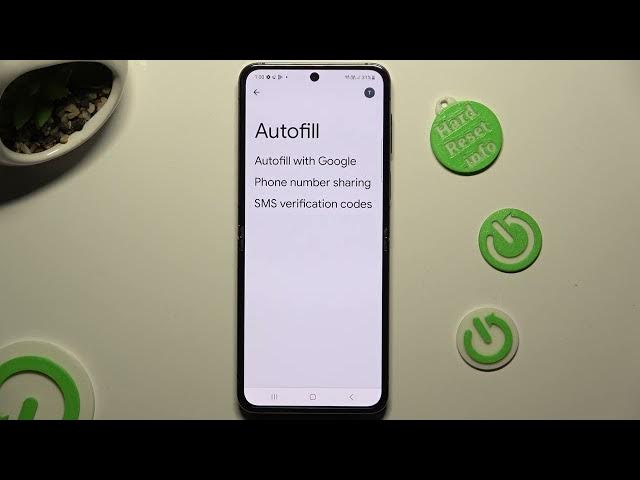 Video thumbnail for Unveiling Your Digital Vault: Managing Saved Passwords on SAMSUNG Galaxy Z Flip5!