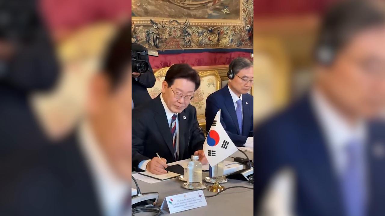 Video thumbnail for Italy: Italian president meets South Korean counterpart in Rome.